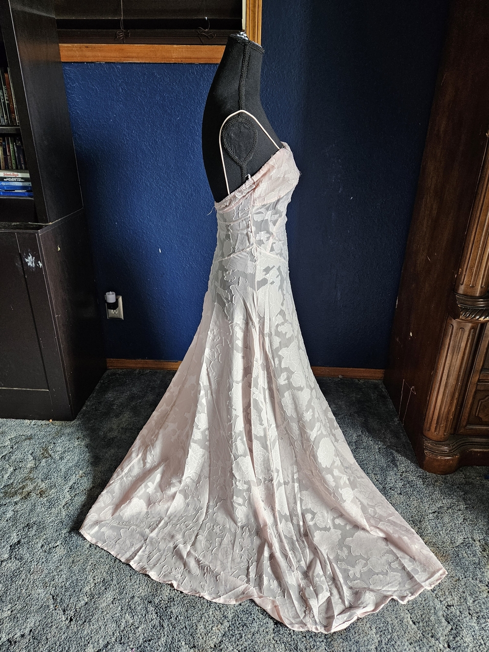 Showpo Pale Pink Floral Lace Maxi Dress size small nwt - Picture 7 of 9